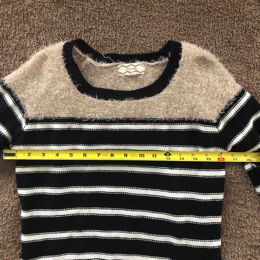 Pink Rose Sweater - Picture 4 of 9
